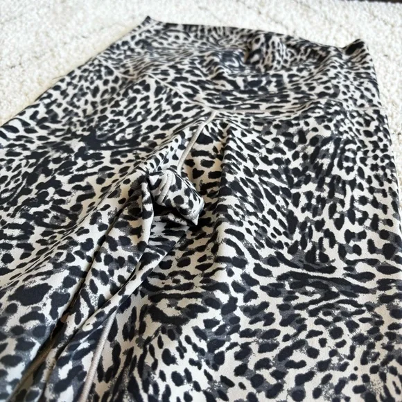 OFFLINE by Aerie Real Me Xtra High Waisted Legging Leopard Print - Picture 2 of 6